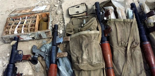 Erməni əsgərlərdən ələ keçirdiyimiz silah-sursat (FOTO)