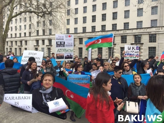 Массовая демонстрация азербайджанцев в Лондоне (фото, видео)