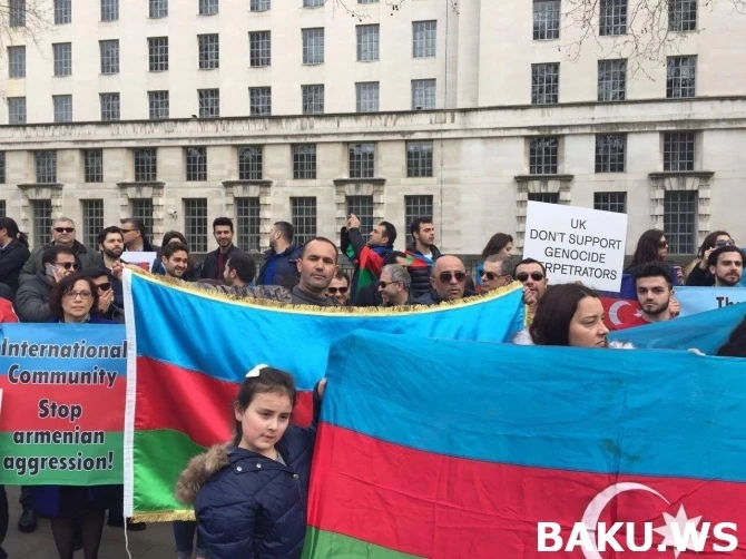 Массовая демонстрация азербайджанцев в Лондоне (фото, видео)