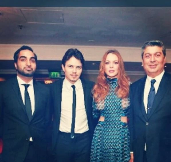 Lindsi Lohan rus sevgilisi ilə nişanlandı (FOTO)