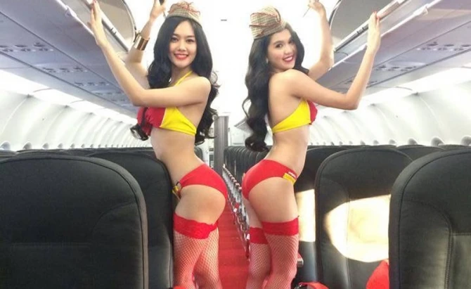 Bikinili stüardessaların çalışdığı aviaşirkət (FOTO)