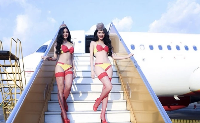 Bikinili stüardessaların çalışdığı aviaşirkət (FOTO)