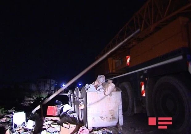В Баку кран оставил без электричества 200 домов (фото)
