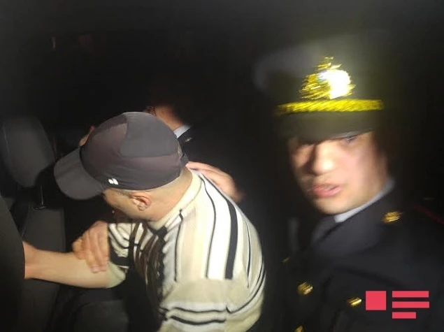 В Баку пьяный мужчина пытался покончить с собой (фото)