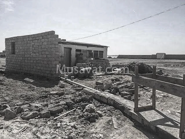 Xəzərin sahilində vaqona sığınan ailənin həyatda qalmaq mübarizəsi - FOTOREPORTAJ