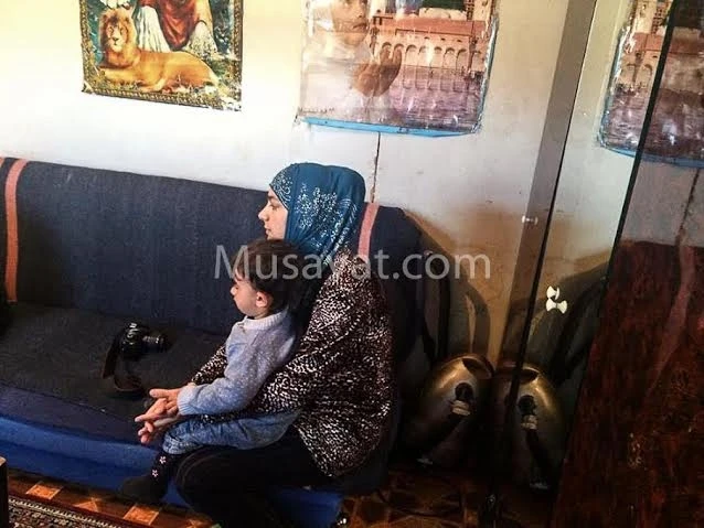 Xəzərin sahilində vaqona sığınan ailənin həyatda qalmaq mübarizəsi - FOTOREPORTAJ