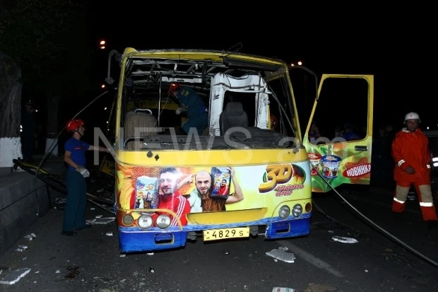 İrəvanda avtobus partladı: 2 ölü, 8 yaralı - VİDEO/FOTO