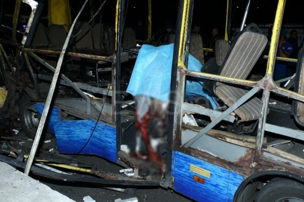İrəvanda avtobus partladı: 2 ölü, 8 yaralı - VİDEO/FOTO