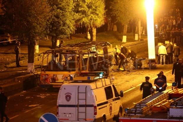 İrəvanda avtobus partladı: 2 ölü, 8 yaralı - VİDEO/FOTO