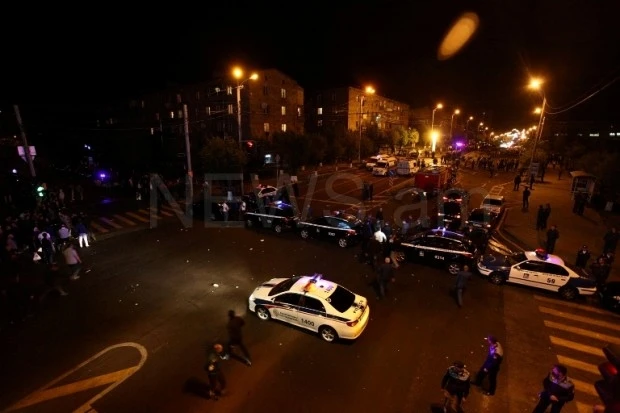 İrəvanda avtobus partladı: 2 ölü, 8 yaralı - VİDEO/FOTO