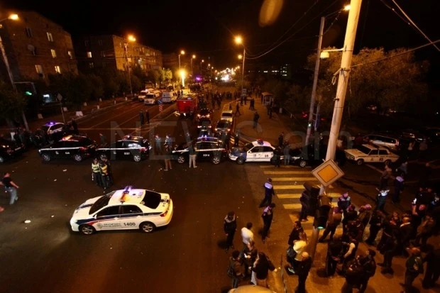 İrəvanda avtobus partladı: 2 ölü, 8 yaralı - VİDEO/FOTO