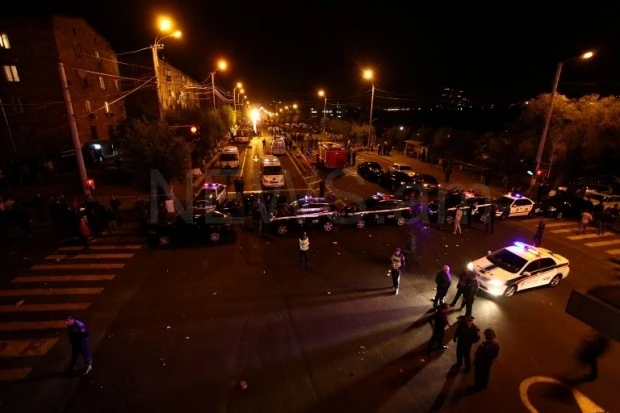 İrəvanda avtobus partladı: 2 ölü, 8 yaralı - VİDEO/FOTO