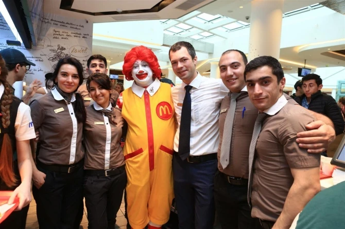 Новый ресторан McDonald’s открылся в торговом центре Gənclik Mall  (видео)