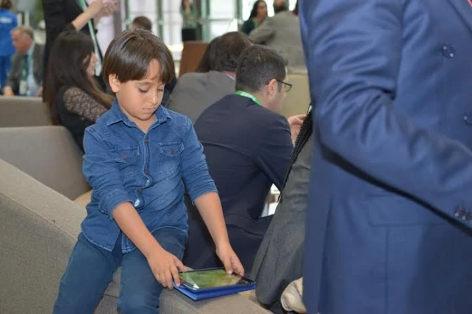 Jurnalistin badalaq vurduğu suriyalı miqrant Bakıya gəldi - FOTO