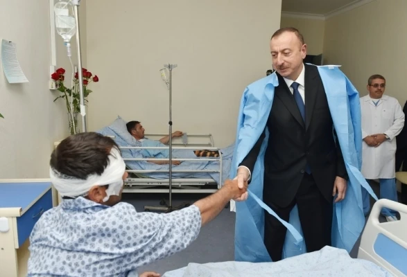 Ильхам и Мехрибан Алиевы в прифронтовой зоне (фото)