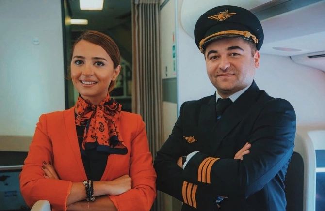Азербайджанские ведущие сплотились в бакинском аэропорту (фото)