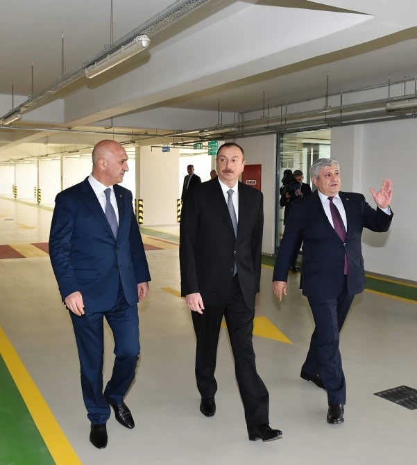 8-ci Kilometr qəsəbəsində çoxmərtəbəli avtomobil dayanacağı istifadəyə verilib (FOTO)