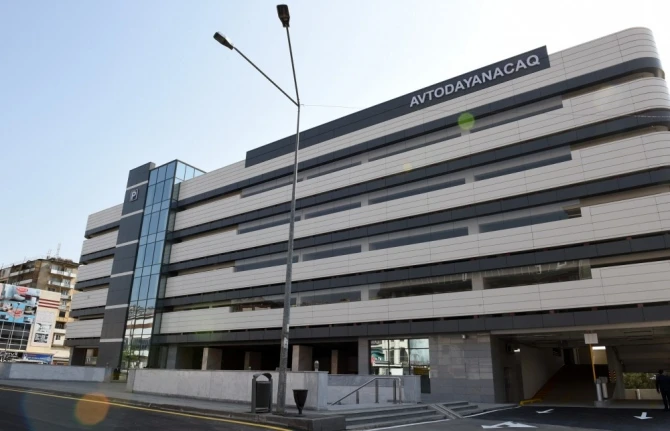 8-ci Kilometr qəsəbəsində çoxmərtəbəli avtomobil dayanacağı istifadəyə verilib (FOTO)