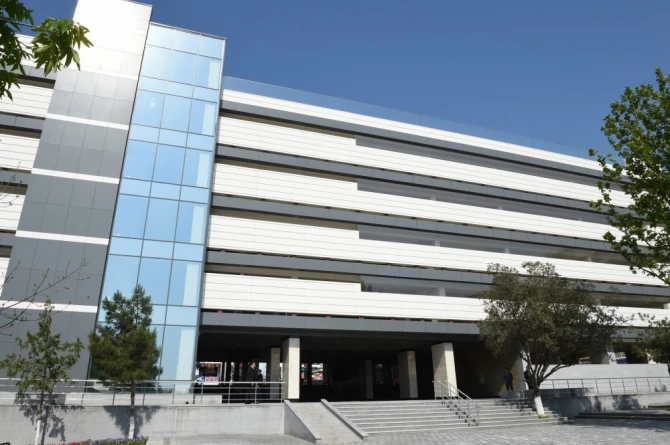 8-ci Kilometr qəsəbəsində çoxmərtəbəli avtomobil dayanacağı istifadəyə verilib (FOTO)