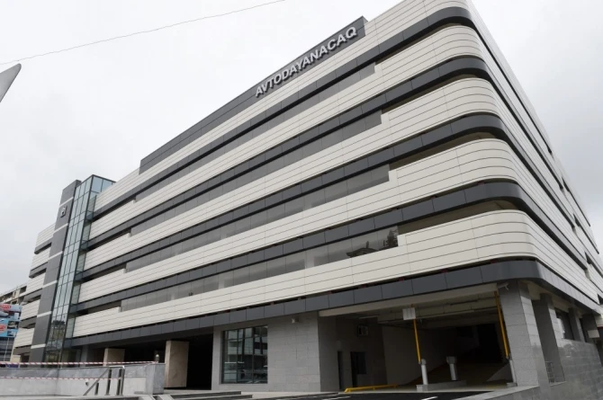 8-ci Kilometr qəsəbəsində çoxmərtəbəli avtomobil dayanacağı istifadəyə verilib (FOTO)