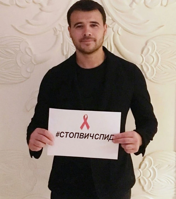 Эмин присоединился к борьбе со СПИДом (фото)