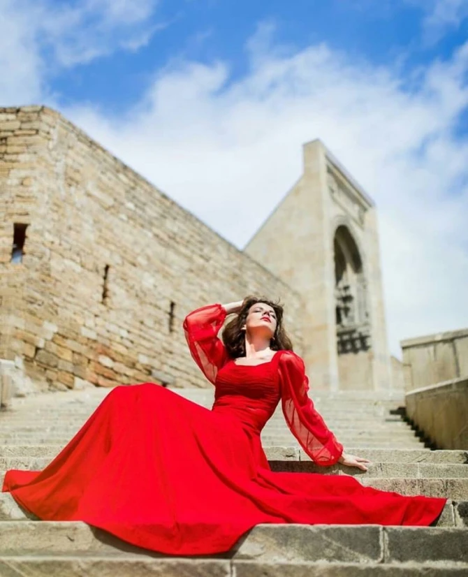 «Lady in red» в объективе азербайджанского фотографа (фотосессия)