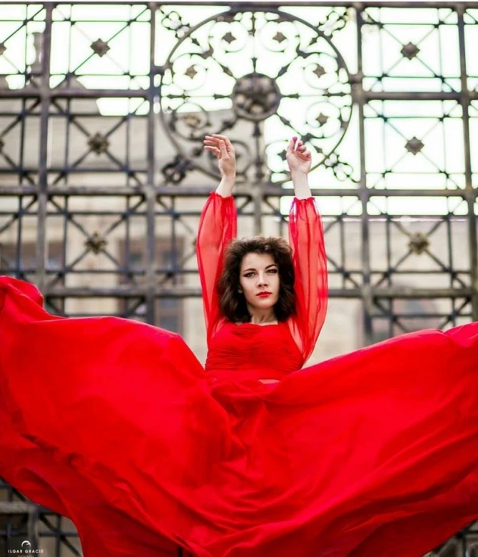 «Lady in red» в объективе азербайджанского фотографа (фотосессия)