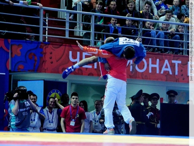 Азербайджанcкий самбист стал чемпионом Европы, победив армянина (фото)
