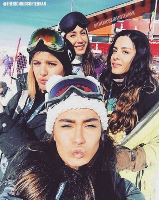 İranda Instagram-dan şəkil paylaşan modellər həbs edilib (FOTO)