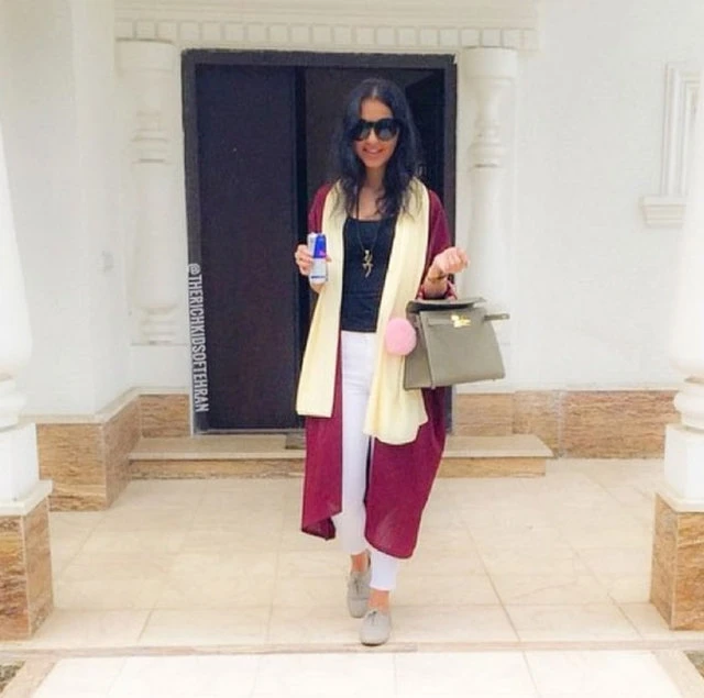 İranda Instagram-dan şəkil paylaşan modellər həbs edilib (FOTO)