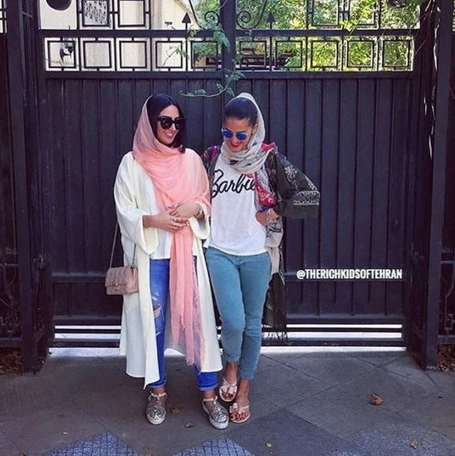İranda Instagram-dan şəkil paylaşan modellər həbs edilib (FOTO)