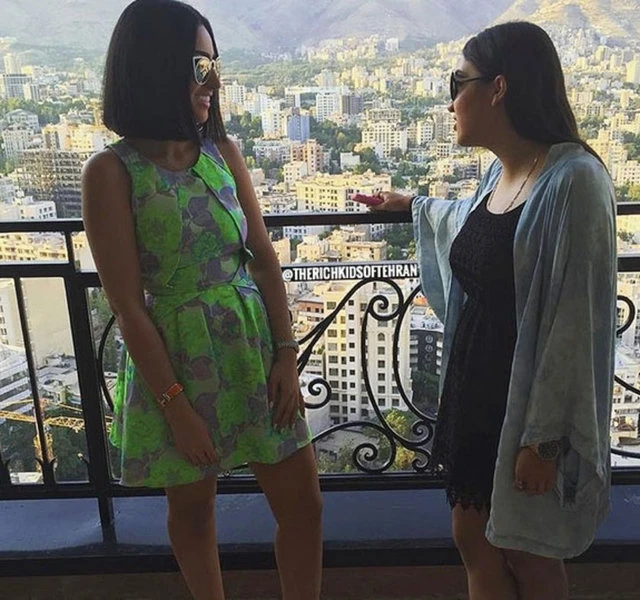 İranda Instagram-dan şəkil paylaşan modellər həbs edilib (FOTO)