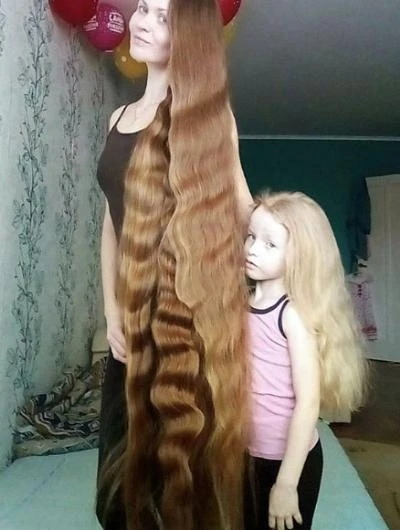 Эта девушка не стриглась 13 лет (фото)