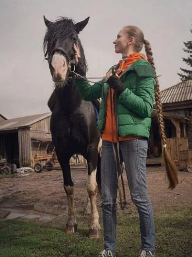 Эта девушка не стриглась 13 лет (фото)