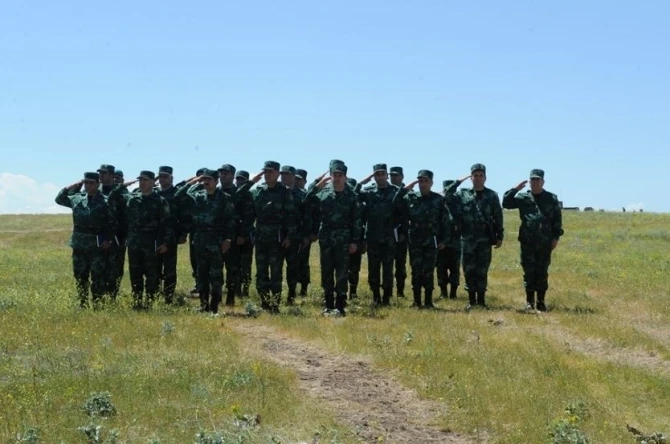 Азербайджанская техника перешла в действие, вертолеты ведут огонь (фото)
