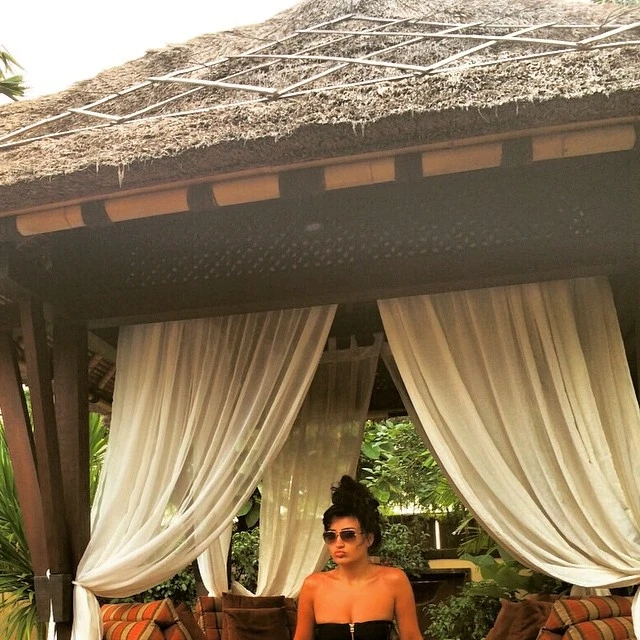 Xeyriyyə işləri ilə məşğul olan azərbaycanlı modeldən əsrarəngiz FOTOLAR