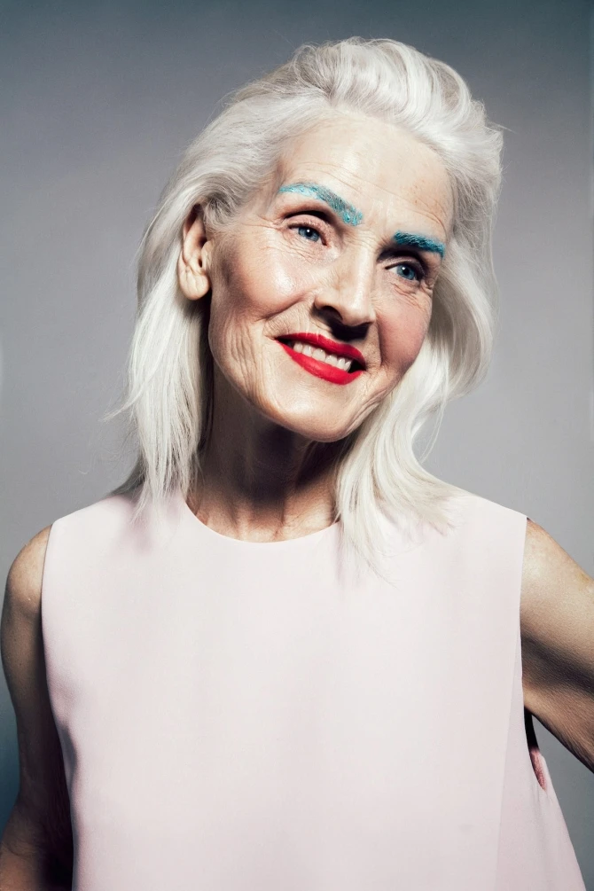 70-летняя женщина попала на обложку модного журнала (фото)
