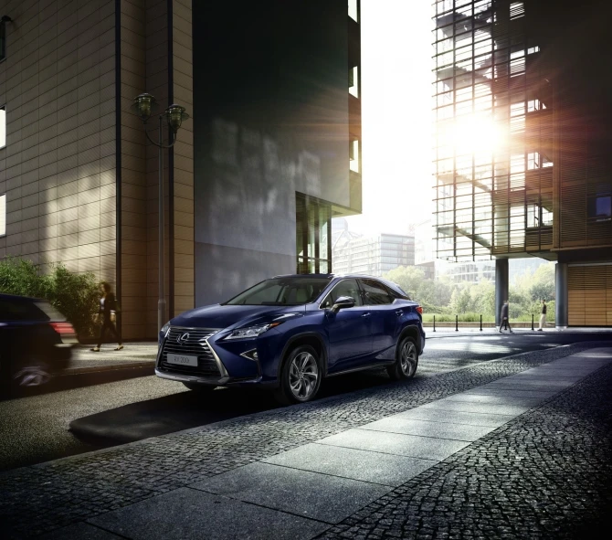 Надежный спутник в путешествии – кроссовер «Lexus RX» (фото)
