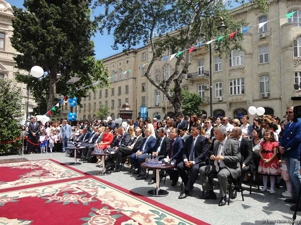 День защиты детей в Баку отметили концертом (фото)