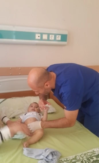 В Баку девушка организовала бесплатное обрезание 5 детей, лишенных отца (фото)