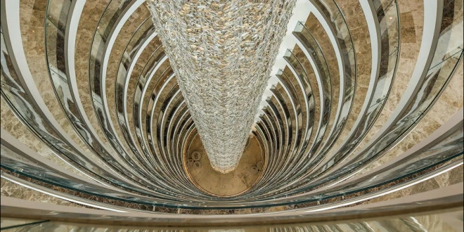 Самая большая люстра мира в Баку (фото, видео)