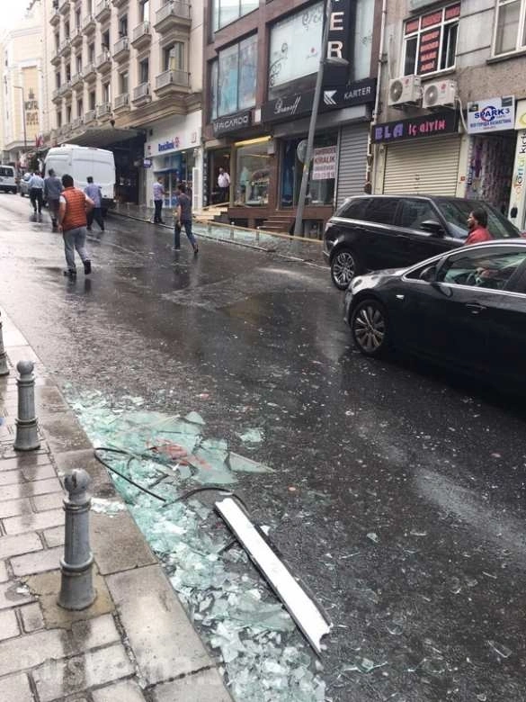 В Стамбуле прогремел мощный взрыв: есть пострадавшие (фото, видео-2)