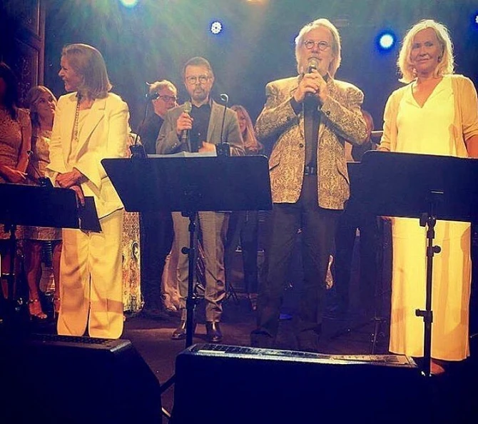 Легендарная ABBA впервые с 1986 года выступили вместе (фото)