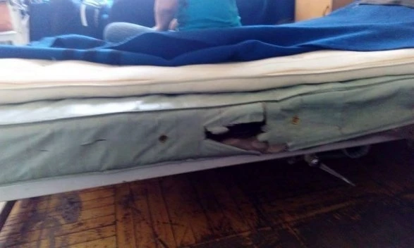 Hərbi hospital, yoxsa murdar tövlə? - Erməni əsgərləri belə şəraitdə müalicə olunur (FOTO)