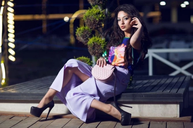 Обладательница титула «I Vice Miss Azerbaijan 2015» в элегантной фотосессии