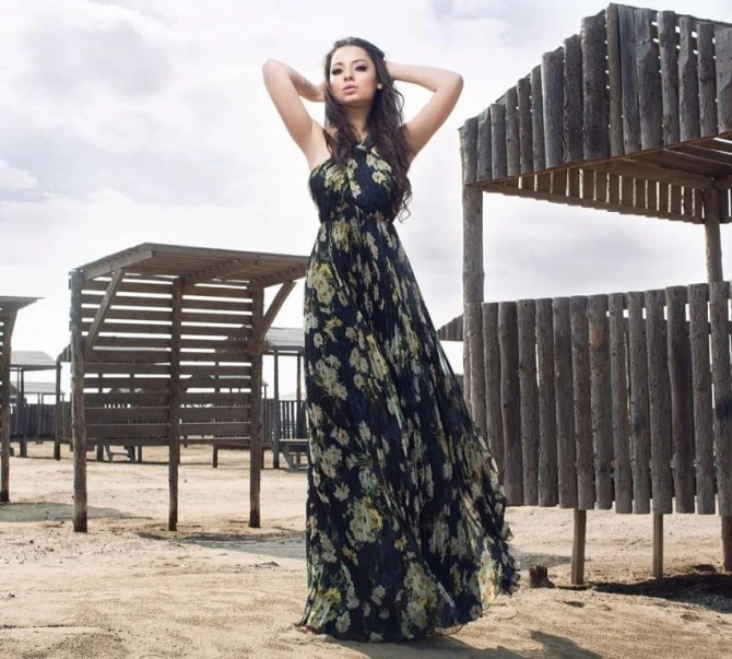Обладательница титула «I Vice Miss Azerbaijan 2015» в элегантной фотосессии