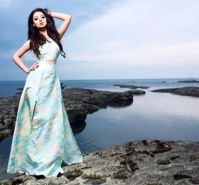 Обладательница титула «I Vice Miss Azerbaijan 2015» в элегантной фотосессии