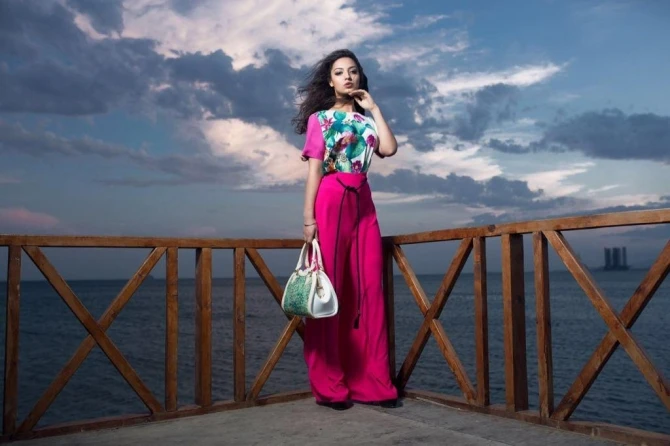 Обладательница титула «I Vice Miss Azerbaijan 2015» в элегантной фотосессии