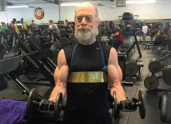 61-летний актер и обладатель «Оскара» показал, как надо качаться (фото)