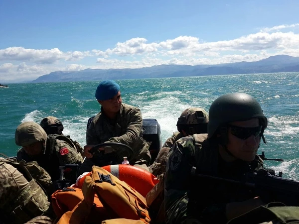 Azərbaycan xüsusi təyinatlıları suda, quruda və havada... - FOTO